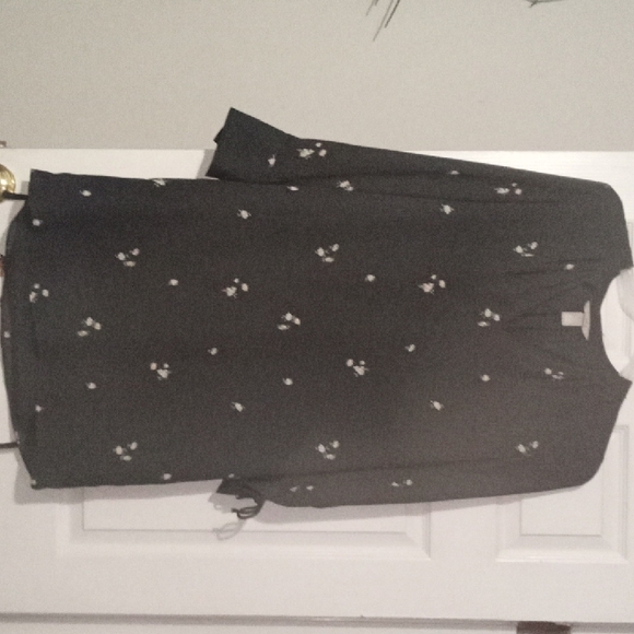 H&M Dresses & Skirts - H&M Black Floral Dress